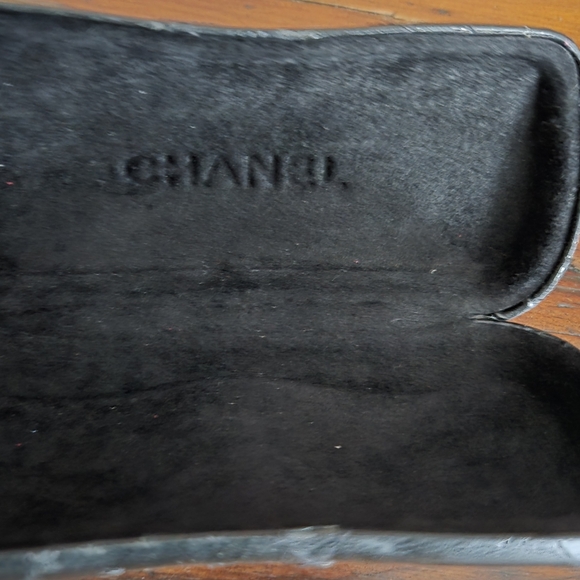Chanel glasses case - Picture 3 of 4